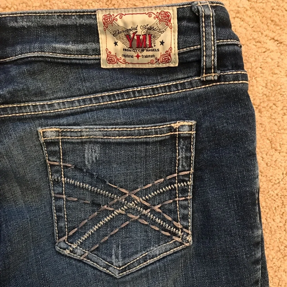 YMI City Of Angeles Denim Bermuda Shorts Sz 7 Slight Distressing Long Length y2k
